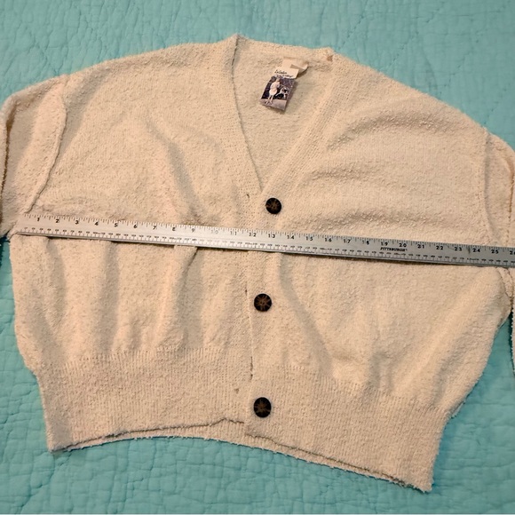 New with tags! Women's Cream Cardigan Sweater Size Medium - Picture 5 of 12